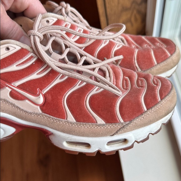 NIKE Air Max Plus LX-Velvet-Dusty Peach & Tan - Picture 11 of 12